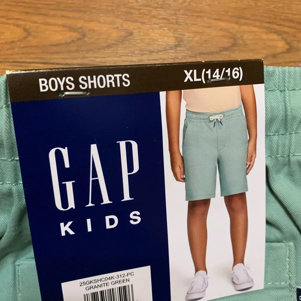 Boys  Light Green Casual Shorts size XL NWT